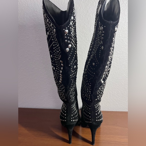 Olivia Miller Knee High Black Boots Studded Detail All Throughout Size 6 NWOT - Picture 5 of 10